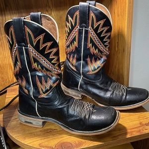 Nocona Deputy Boots Sz 10 1/2 D. Black with red flame embroidery. Rubber sole.